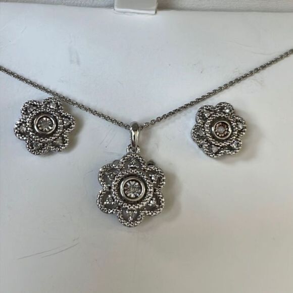 Fine Jewelry Sterling Silver Bridge Diamond Necklace and Earring Set 1/6 CCTW - Picture 1 of 6